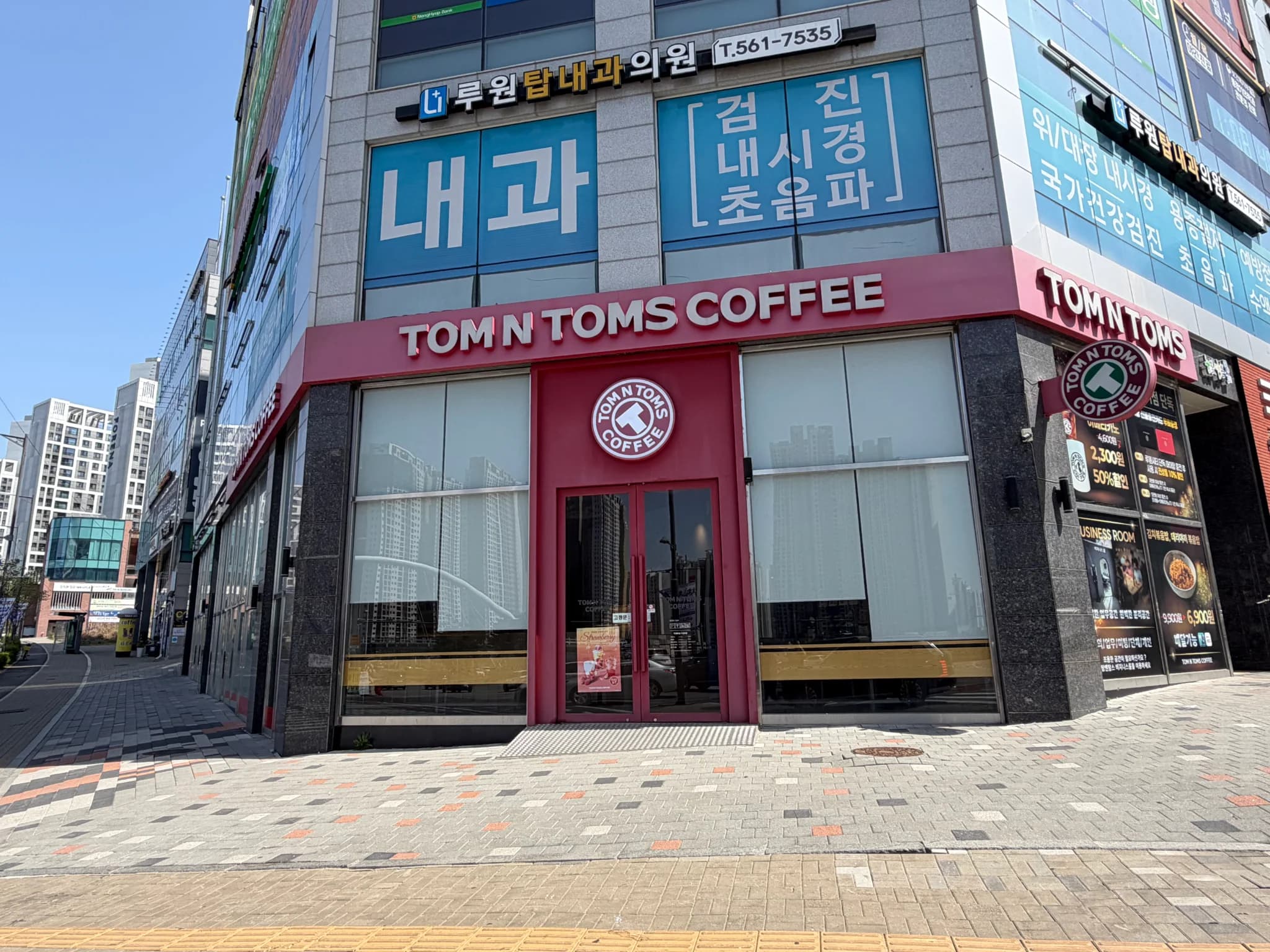 인천 서구 대형카페 탐앤탐스 양도 (3면코너매장) 매물 사진